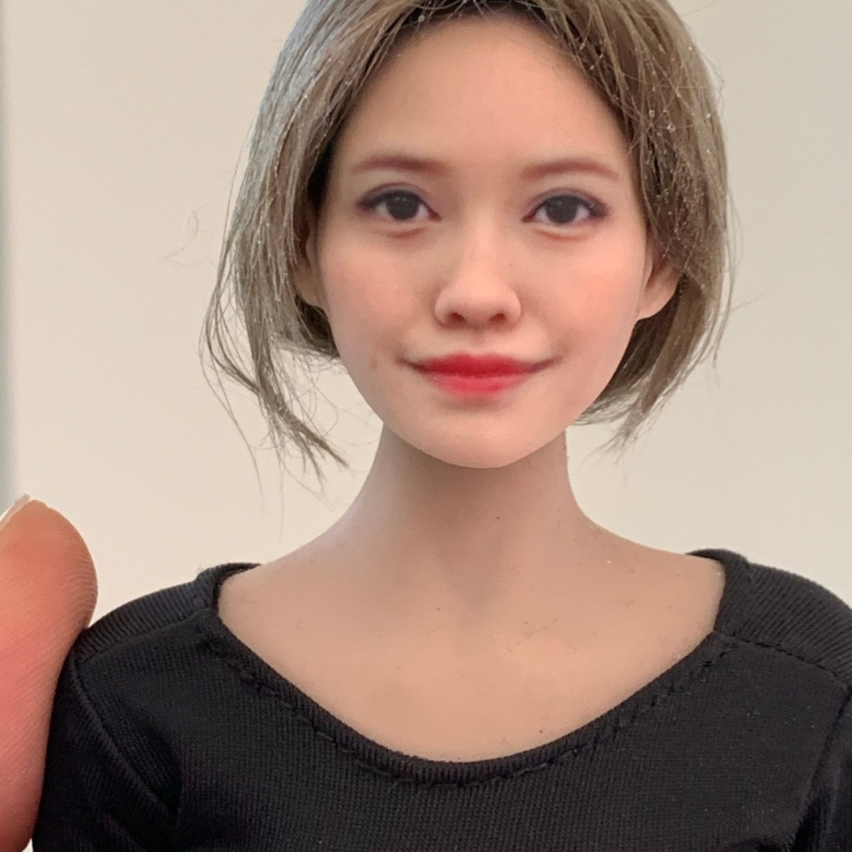 تمثال رأس أرينا هاشيموتو الجمي - مراجعة Beauty Makeup Edit وسعره